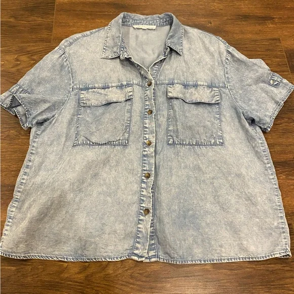 Short sleeve chambray button down - Picture 2 of 11